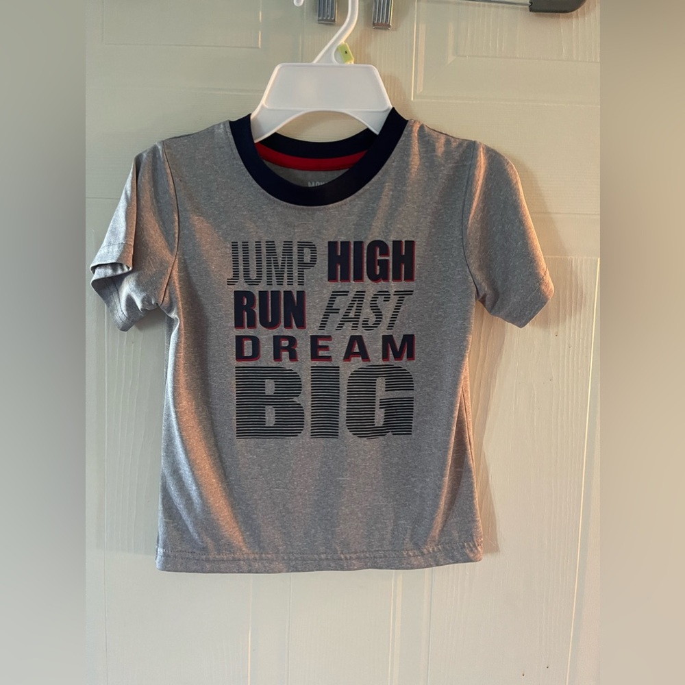 3/10$ Boys (4) T-shirt Athletic Money Bars